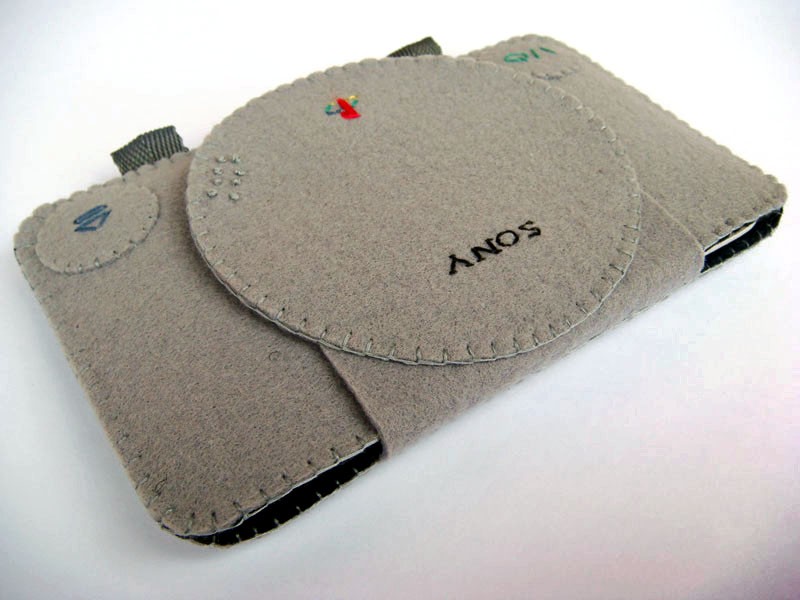 felt-ps1-iphone-case-3