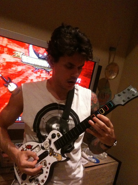 john-mayer-playing-guitar-hero-wii